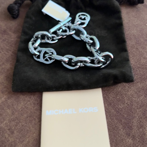 Michael Kors Silver Padlock Logo Toggle Bracelet - Picture 2 of 2